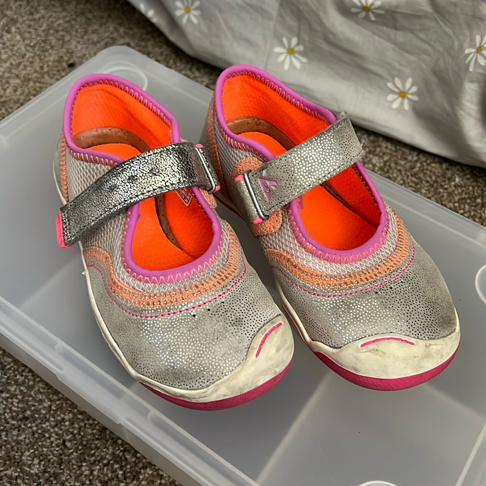 Plae shoes